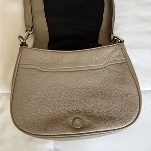 Marc Jacobs New York Elegant Taupe Leather Shoulder Bag